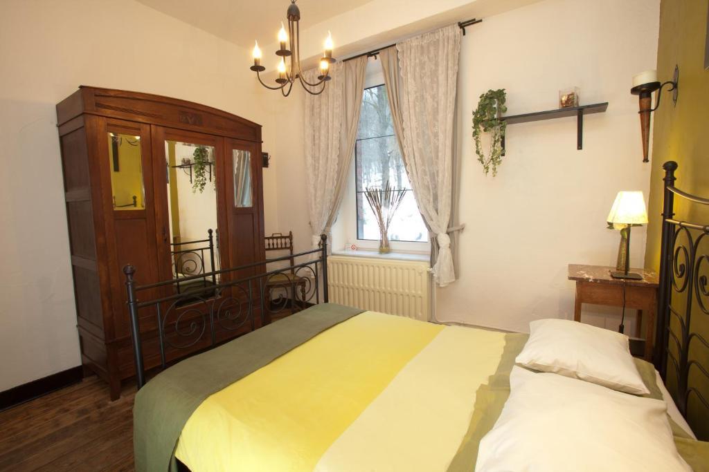 B&B-Restaurant Porte De La Lienne Stoumont Room photo