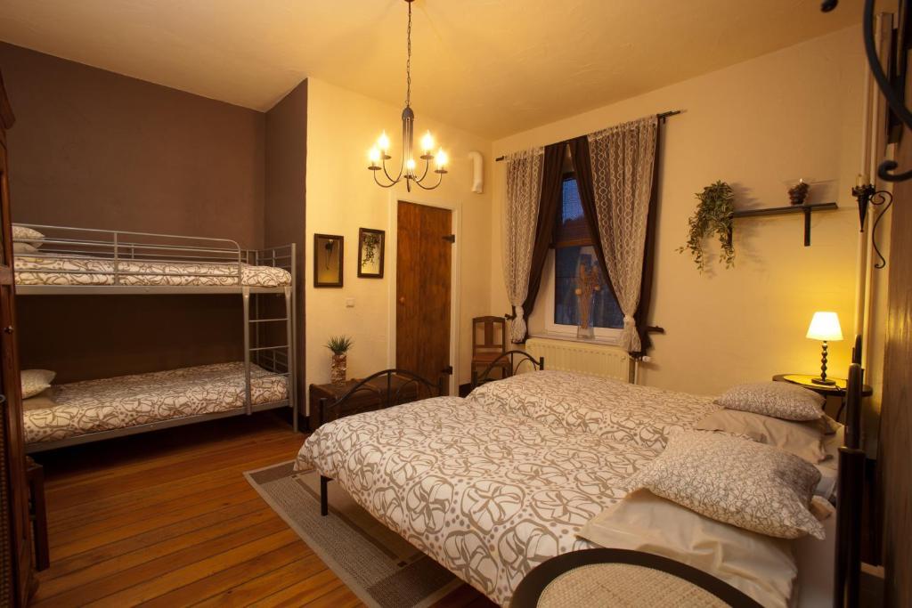 B&B-Restaurant Porte De La Lienne Stoumont Room photo