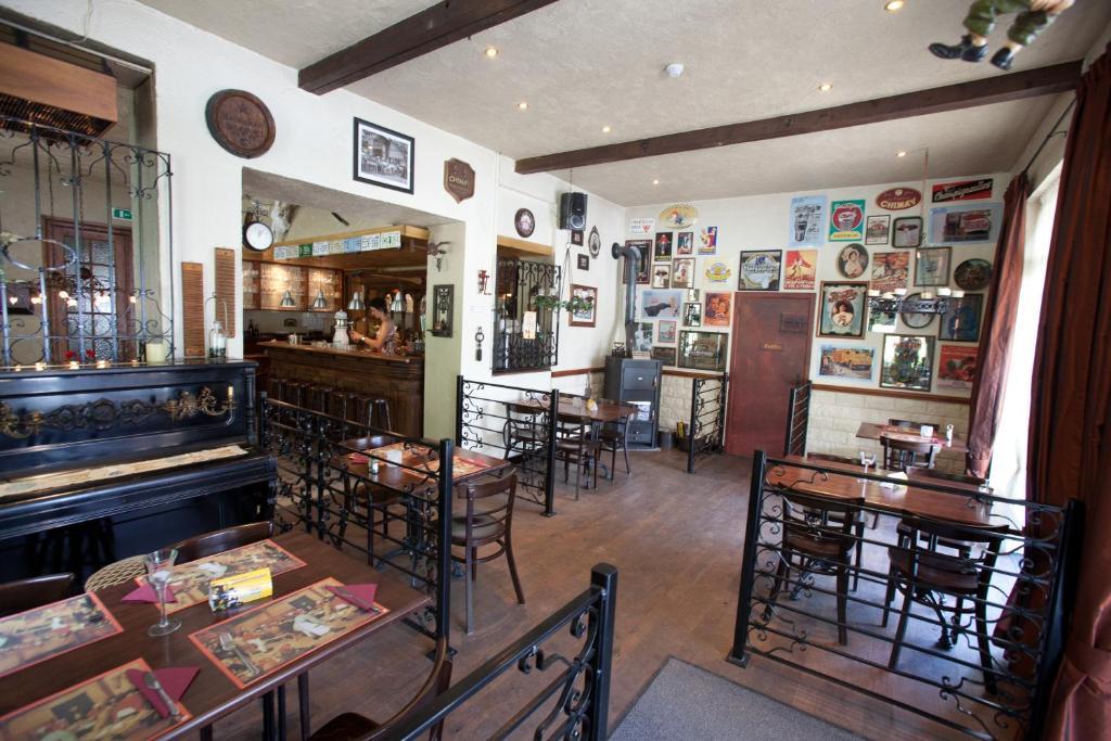 B&B-Restaurant Porte De La Lienne Stoumont Exterior photo