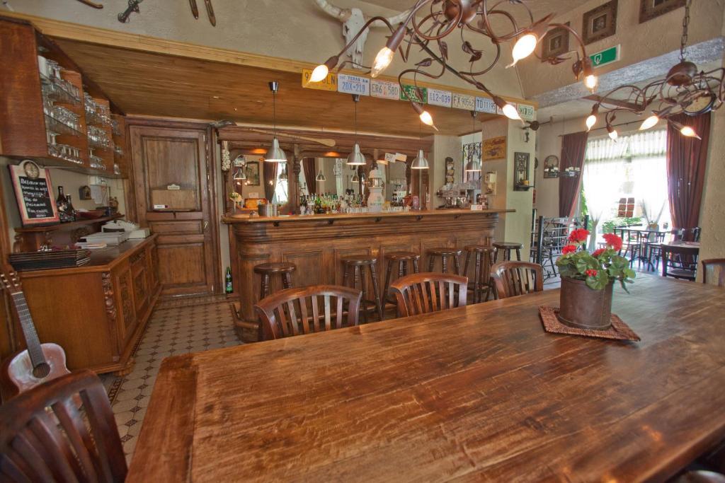 B&B-Restaurant Porte De La Lienne Stoumont Exterior photo